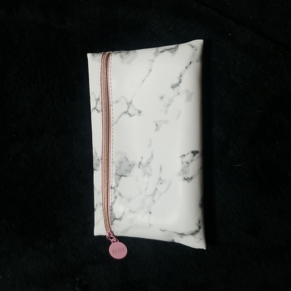 Deluxe Beauty Kit - Picture 2 of 4